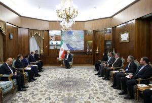 عارف: پاکستان در ایام جنگ یک صدا از ایران حمایت کرد
