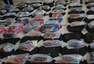 توزیع ۱۵۰۰ بسته لوازم‌ التحریر میان دانش‌آموزان بخش گوهران