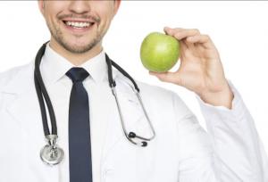 آیا خوردن یک سیب در روز ما را از دکتر بی‌نیاز می‌کند؟