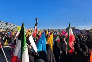 حضور گسترده مردم تهران در مراسم بزرگداشت یوم الله ۹ دی در میدان امام حسین (ع)