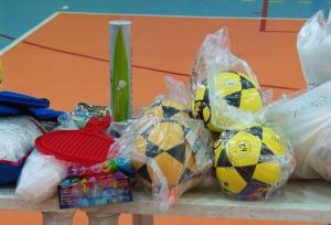 توزیع ۴۹۰ سبد ورزشی درمناطق محروم خوزستان باحضور فرمانده قرارگاه کربلا