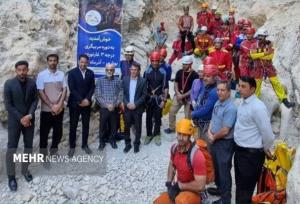 دوره عملی مربی‌گری درجه سه غارنوردی در دشتستان برگزار شد