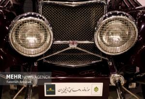 نمایش تصاویر موزه خودروهای تاریخی در مترو تهران