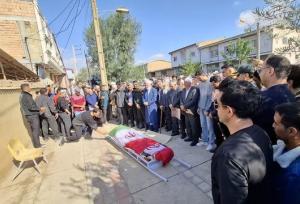 تشییع پیکر صابر کاظمی در زادگاهش آق‌قلا/ بدرقه قهرمان در میان اندوه مردم