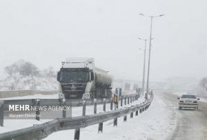 گردنه‌های کهگیلویه و بویراحمد زیر برف و سنگ؛رانندگان با احتیاط برانند