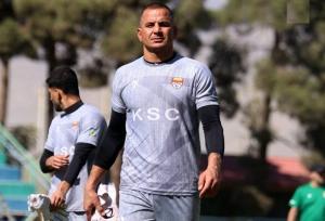 اعتراض حامد لک به داور بازی با استقلال/ آبی‌ها تشویق شدند