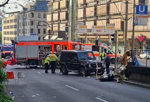 ورود یک خودرو به جمعیت و زخمی شدن ۹ نفر در هلند