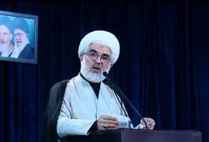 امام جمعه موقت قزوین: قانون محدودیت استفاده از فضای مجازی تصویب شود