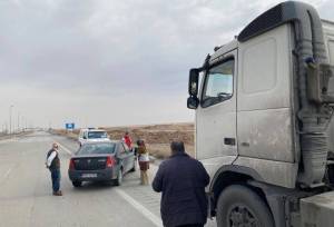 ۴ مصدوم در تصادف تریلی و ال نود در جاده قم به گرمسار