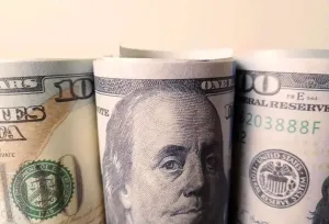 سقوط قیمت سکه و طلا در اولین روز هفته