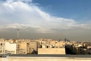 تصویری عجیب از نبرد آلودگی هوای تهران با آسمان ابری