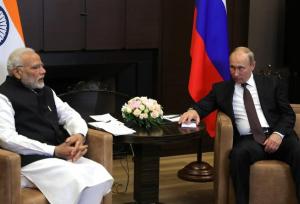 دهلی نو به دنبال ایجاد توازن در روابط با مسکو و غرب