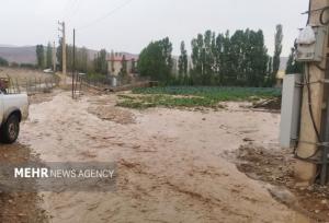 جاری شدن سیل در روستای رودخانه از توابع بخش رخ