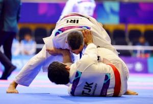 شکست اکبرپور در نخستین مبارزه جوجیتسو