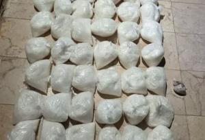 کشف ۵۸۵ کیلو الیاف آغشته به شیشه در فرودگاه اصفهان؛ قاچاقچی دستگیر شد