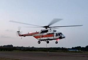 تأمین اقلام اساسی روستاهای محصور در برف الیگودرز با بالگرد هلال‌احمر