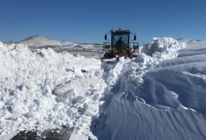 بازگشایی بیش از ۶۰ راه روستایی دهگلان پس از بارش سنگین برف
