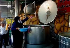 آئین سنتی گلابگیری نذر امام رضا(ع) در مشهد 