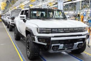 چالش صنعت خودرو با باتری‌های مازاد تولید