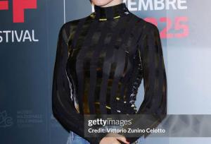 فرشته حسینی برای همیشه از ایران رفت