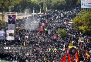 غوغای تشییع قهرمان در اصفهان/نصف جهان پای انقلاب بودن را تکرارکرد