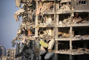 افتتاح نمایشگاه آثار تجسمی جنگ ۱۲ روزه به میزبانی هلال احمر