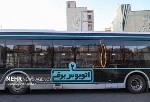 کشتی حامل ۵۰ اتوبوس برقی به بندرعباس رسید