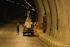 غرب به شرق تونل نیایش و پل صدر امشب مسدود است