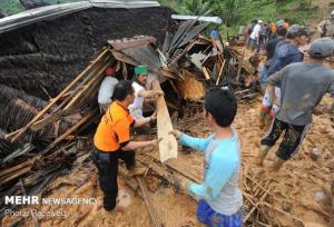 حداقل ۱۰ کشته و ۱۸ مفقود در پی رانش زمین در اندونزی