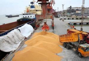 صادرات بیش از ۵ میلیون تن کالای نفتی و غیر نفتی در بنادر غرب هرمزگان