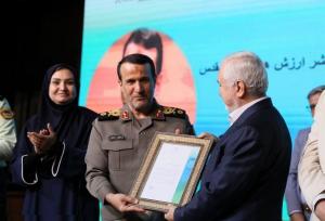"بنیاد حفظ آثار دفاع مقدس" دستگاه نمونه در حوزه موزه‌داری شد