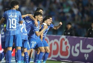 استقلال روی بال خارجی‌ها به صدر رفت