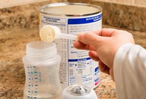 سالانه ۱۶ هزارتن شیرخشک در فارس تولید می‌شود