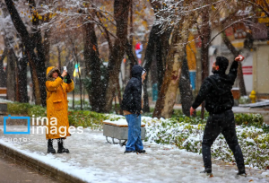 لحظات شاد مردم با اولین برف سال ۱۴۰۴