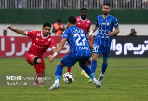 حضور هواداران دو تیم استقلال و پرسپولیس بیرون ورزشگاه امام خمینی اراک