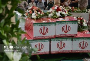 ایران با پیکر لاله های فاطمی عطرآگین شد؛بدرقه قهرمانان وطن بر دوش مردم