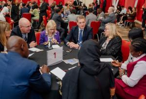 حاشیه‌های غیر استاندارد معاون یک سازمان دولتی!