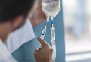 مصرف سرم در کشور ۲ برابر شد؛ ضرورت تجویز منطقی دارو و نظارت بیشتر