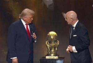 جمله خاص میثاقی پس از نمایش تصویر ترامپ روی آنتن زنده