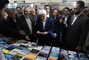 عارف: کتاب کاغذی همواره اولویت خود را نسبت به فضای مجازی حفظ کرده است