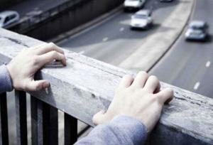 پیشگیری از خودکشی نیازمند رویکردی جامع و حمایت ‌روانی از افراد در معرض خطر است