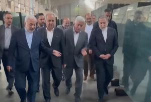 بازدید وزیر امور خارجه از خط تولید کارخانه شیشه آذر