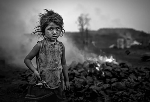 تصویر دختر  ۱۰ ساله افغان، چهره سال یونیسف شد