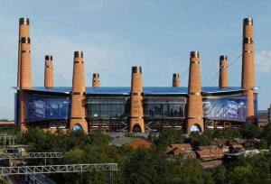 پرده‌برداری از عجیب‌ترین استادیوم جهان با ۱۲ دودکش