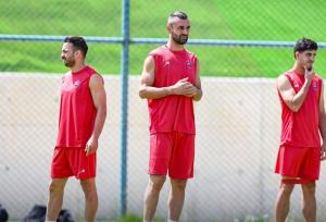 اهرم فشار غیرمعمول مهاجم پرسپولیس با استفاده از بند جنجالی