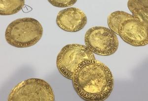 کشف ۷۴ سکه تاریخی در اسدآباد/ فروشنده اموال تاریخی دستگیر شد 