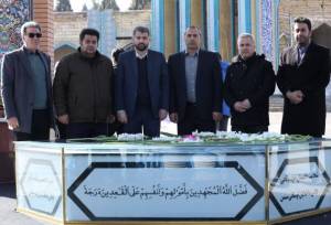 میهمانی لاله‌ها؛ تجدید میثاق مردم بیجار با آرمان‌های شهدا در گلزار مطهر شهدا