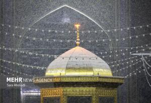 برف‌روبی پشت‌بام حرم امام رضا(ع)