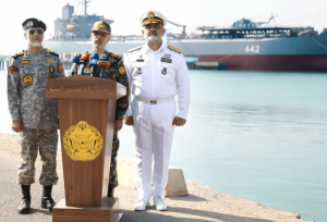 فرمانده کل ارتش: آماده‌ پاسخ کوبنده‌ به دشمن هستیم