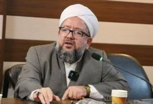 روحانی اهل سنت: حضرت فاطمه(س) الگویی برای زندگی متوازن در جهان آشفته است